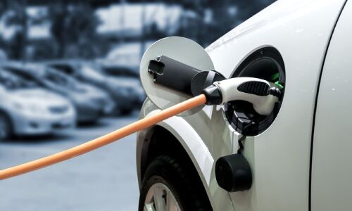 Centre takes charge, approves phased manufacturing of electric batteries