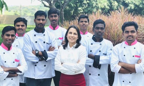 Hyderabad Woman Creates ‘Green’ Meals That Help People Eat Right, Earns Neat Profit! Hyderabad Woman Creates ‘Green’ Meals That Help People Eat Right, Earns Neat Profit!