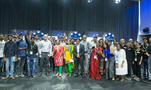 How can startups tap businesses with enterprises and expand into global markets