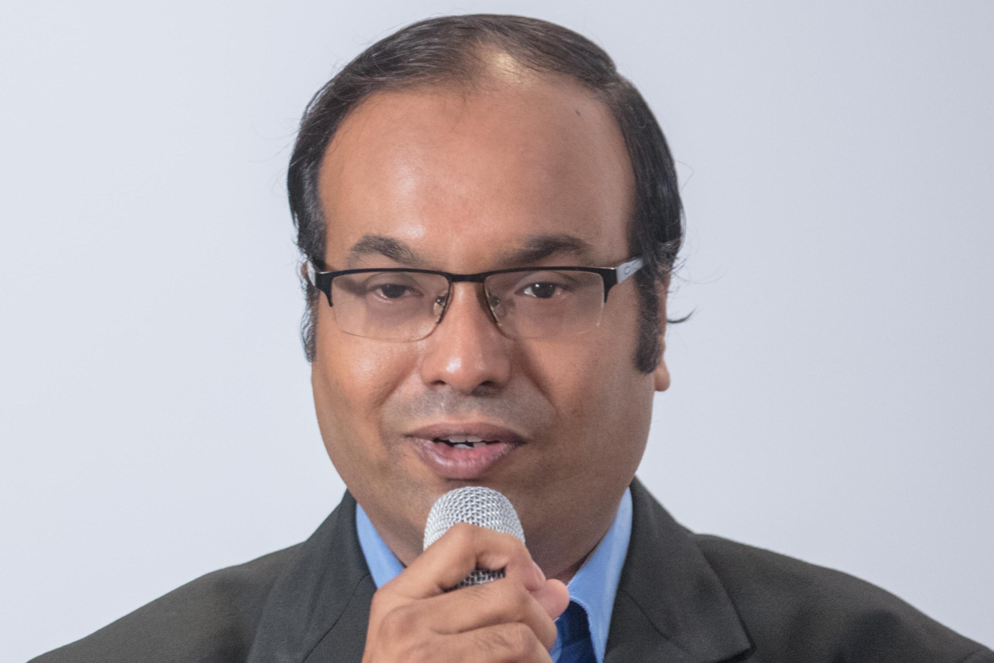 With just a voice command, you can derive business insights with AI-driven Flash from GeniSIGHTS